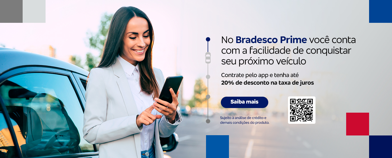 #BradescoAcessível #PraTodoMundoVer: Banner com imagem de uma rua com uma mulher de cabelos escuros e terno cinza sorrindo e mexendo no celular, próxima de um carro, composto por elementos quadrados nas extremidades nas cores azul, cinza e vermelho. Do lado direito da imagem, lê-se o texto: “No Bradesco Prime você conta com a facilidade de conquistar seu próximo veículo. Contrate pelo app e tenha até 20% de desconto na taxa de juros. Saiba mais. Sujeito à análise de crédito e demais condições do produto”.