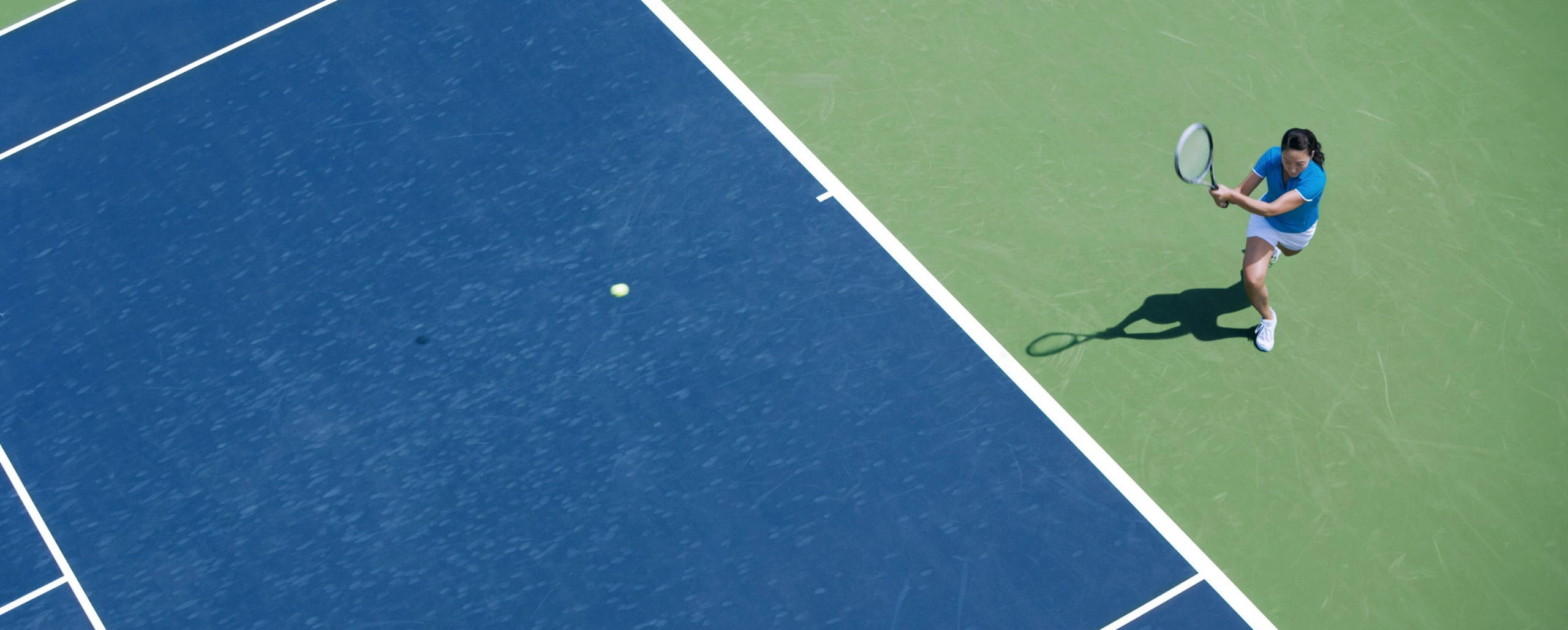 Imagem mulher jogando tenis
